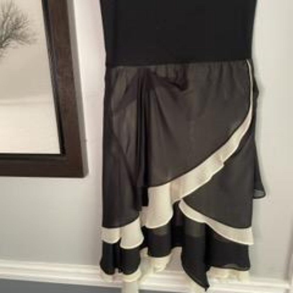 Cute Black and Beige Flowy Skirt!!